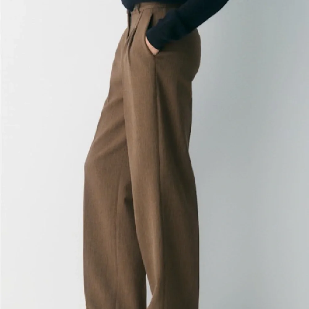 Aritzia Low-Rise the Effortless Pant (Re)ssential - Picture 10 of 11